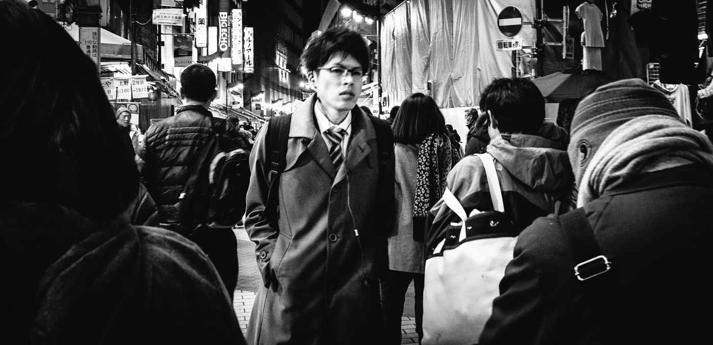 Portrait de rue en noir et blanc à Ueno, Tokyo