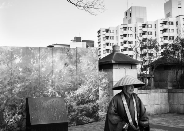 Un japonais de tradition perdu dans la modernité d'Harajuku