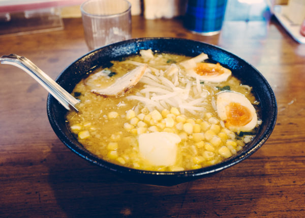 Des ramen à Nikko, beurre, maïs, oeuf, de quoi supporter le froid qu'il y fait en hiver