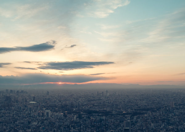 Le soleil se couche sur Tokyo