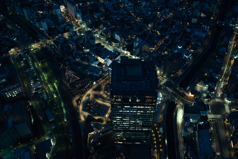 Les lumières de Tokyo sont saisissantes depuis la tour de Tokyo