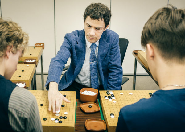 Michael Redmond, joueur de Go professionnel américain vivant aujourd'hui au Japon, seul occidental à être devenu 9 dan au Japon, durant le stage fédéral de la nihon ki-in