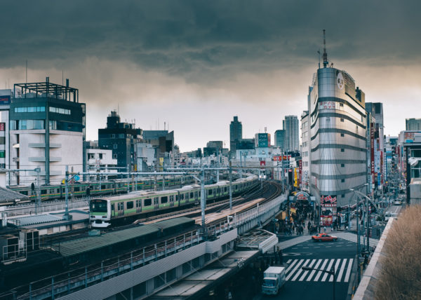 Très urbain, le quartier d'Ueno est extrèmement actif aux abords de la ligne de train